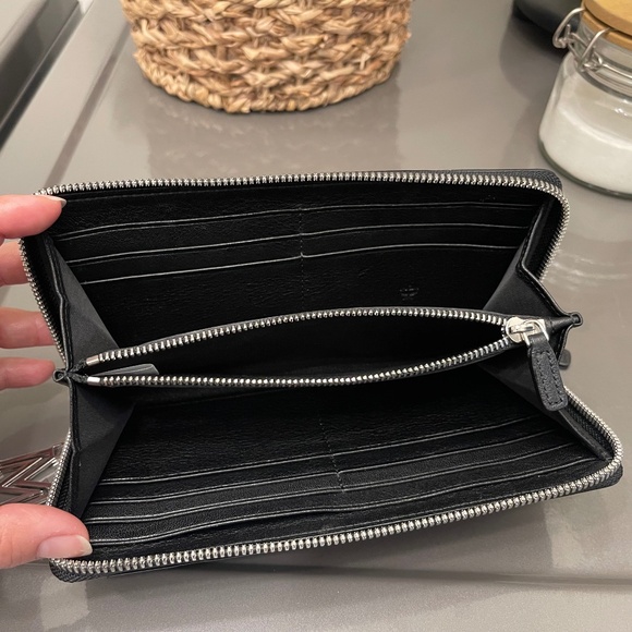 MCM Klara zip around wallet - Picture 4 of 5